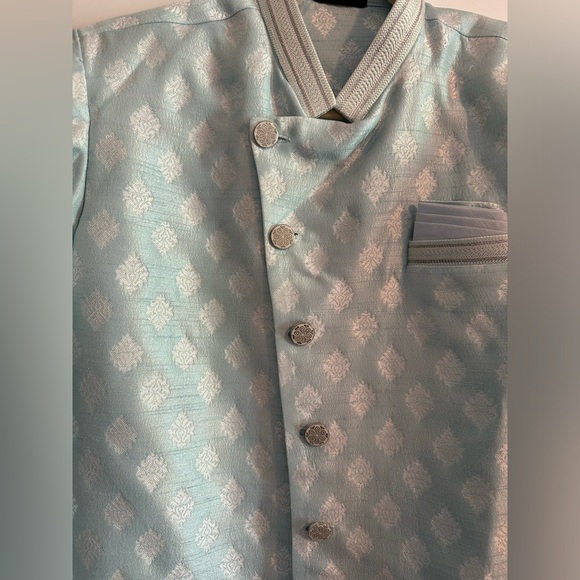 Men’s Sherwani for Indian Wedding - Picture 2 of 5